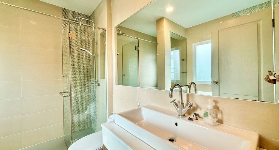 For sale 4 bedrooms house in Saphan Sung, Bangkok