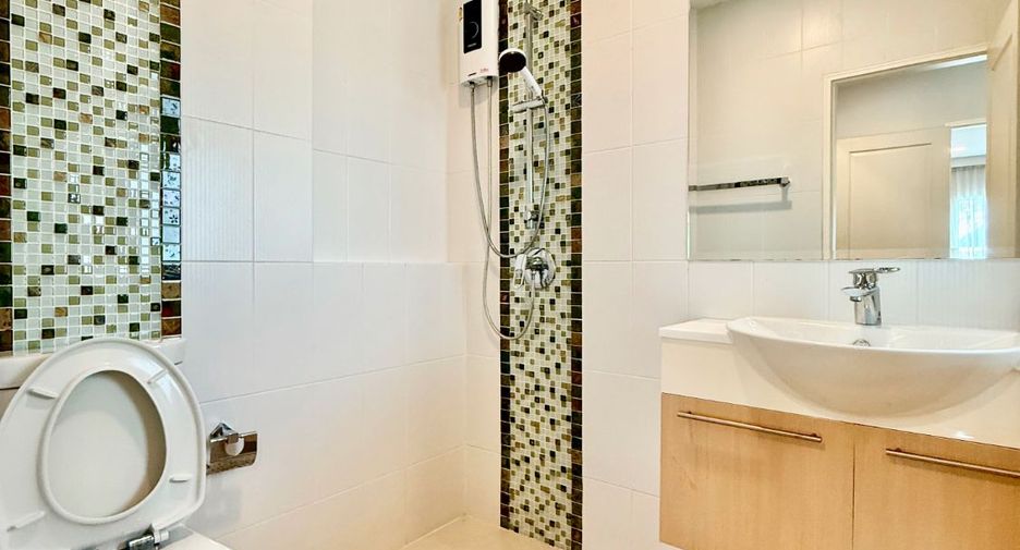 For sale 4 bedrooms house in Saphan Sung, Bangkok