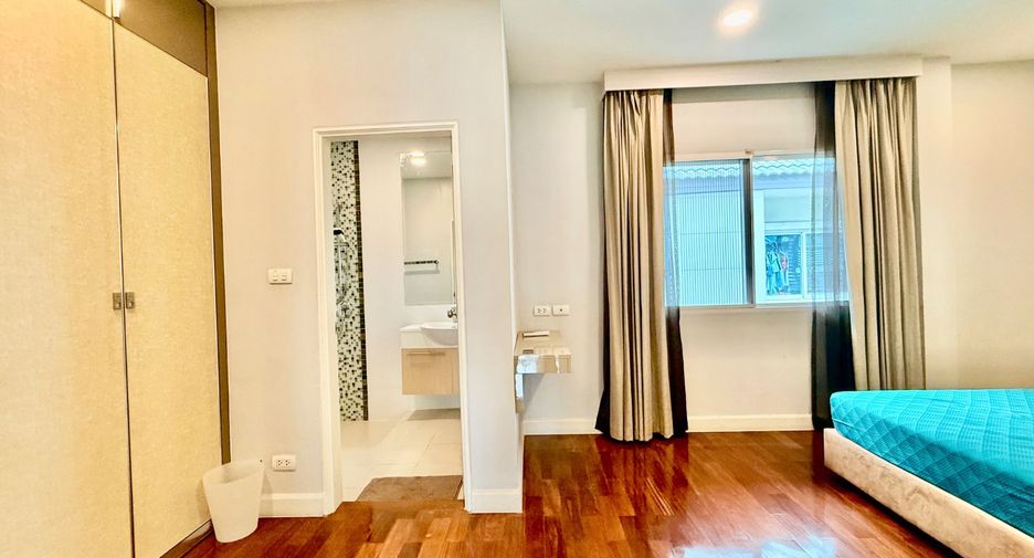 For sale 4 bedrooms house in Saphan Sung, Bangkok