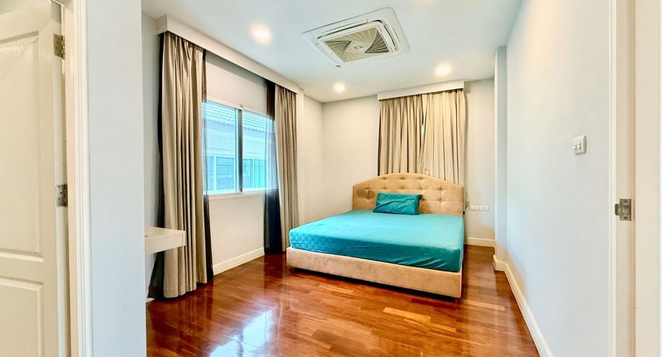 For sale 4 bedrooms house in Saphan Sung, Bangkok
