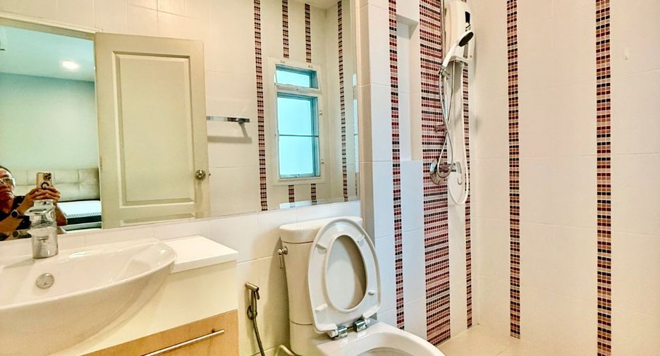 For sale 4 bedrooms house in Saphan Sung, Bangkok