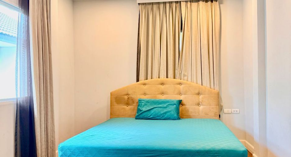 For sale 4 bedrooms house in Saphan Sung, Bangkok