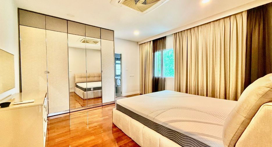 For sale 4 bedrooms house in Saphan Sung, Bangkok