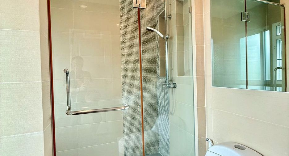 For sale 4 bedrooms house in Saphan Sung, Bangkok