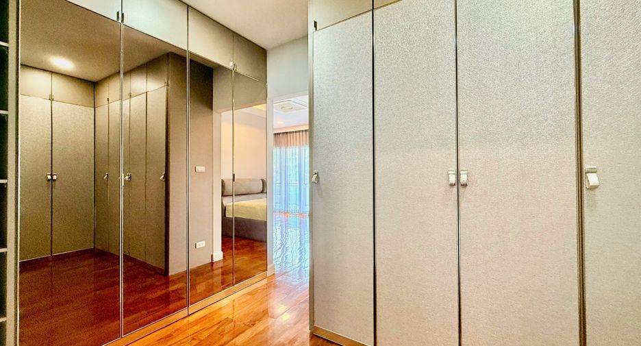 For sale 4 bedrooms house in Saphan Sung, Bangkok