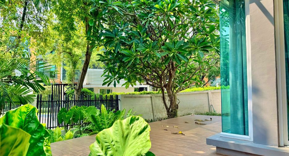 For sale 4 bedrooms house in Saphan Sung, Bangkok