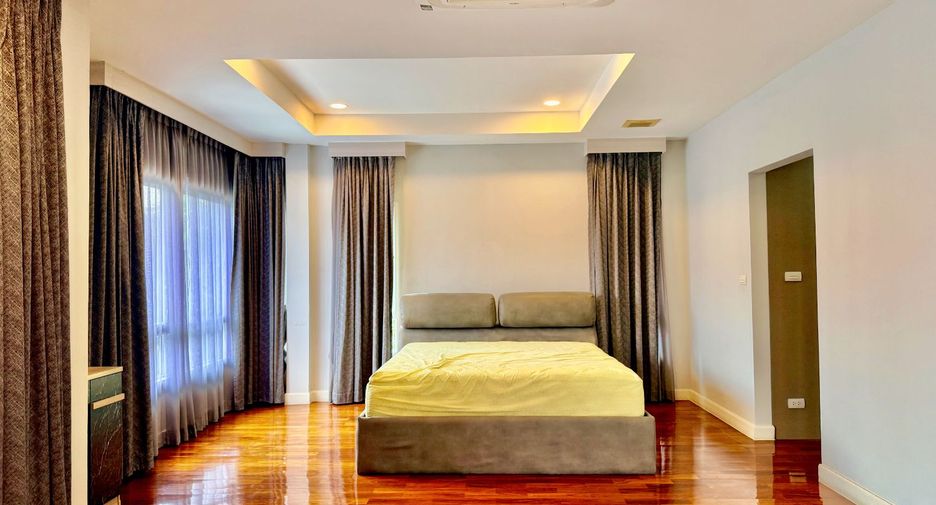 For sale 4 bedrooms house in Saphan Sung, Bangkok