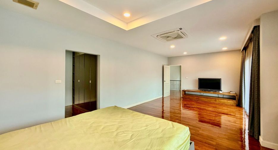 For sale 4 bedrooms house in Saphan Sung, Bangkok