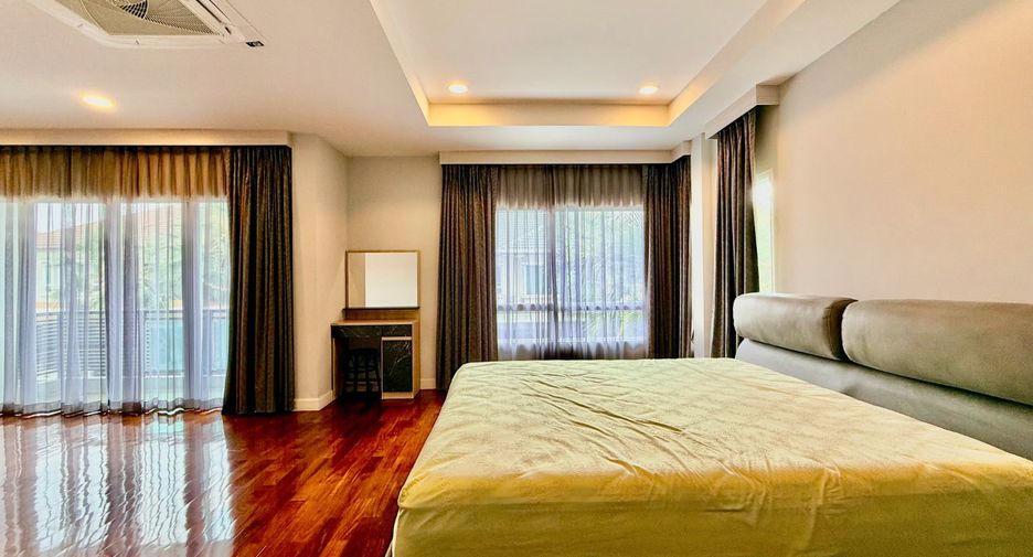For sale 4 bedrooms house in Saphan Sung, Bangkok