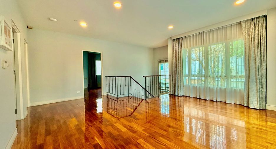 For sale 4 bedrooms house in Saphan Sung, Bangkok