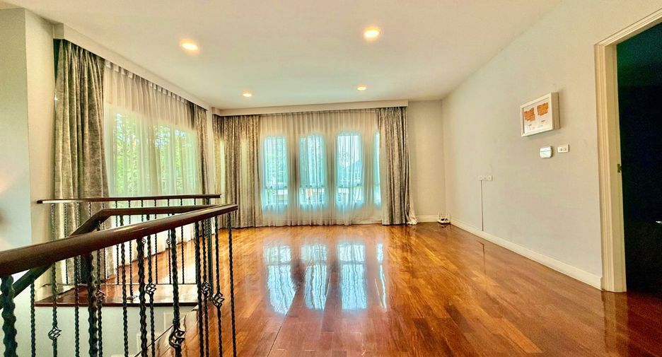 For sale 4 bedrooms house in Saphan Sung, Bangkok