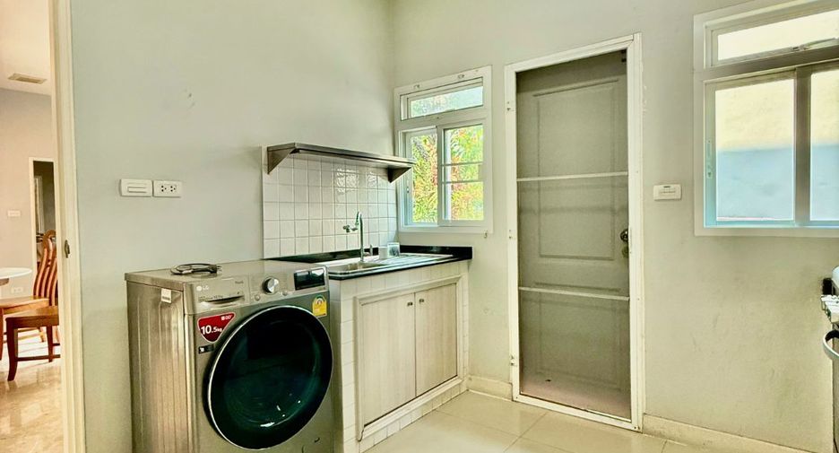 For sale 4 bedrooms house in Saphan Sung, Bangkok