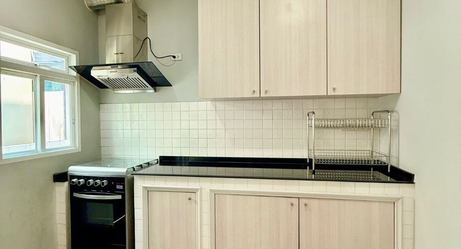For sale 4 bedrooms house in Saphan Sung, Bangkok