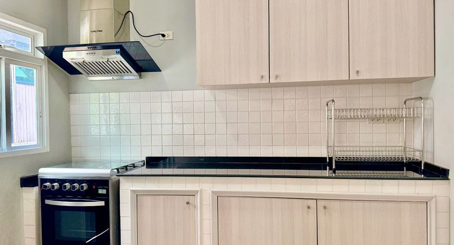 For sale 4 bedrooms house in Saphan Sung, Bangkok