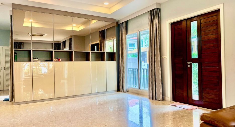 For sale 4 bedrooms house in Saphan Sung, Bangkok