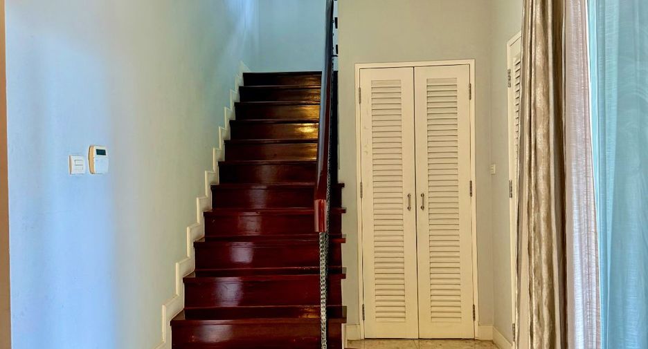 For sale 4 bedrooms house in Saphan Sung, Bangkok