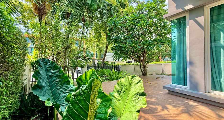 For sale 4 bedrooms house in Saphan Sung, Bangkok