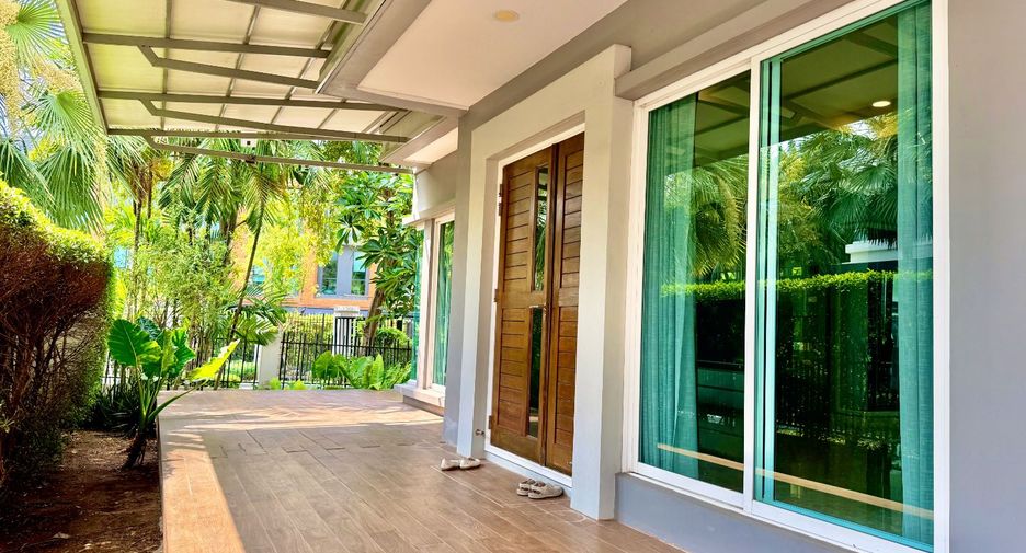 For sale 4 bedrooms house in Saphan Sung, Bangkok