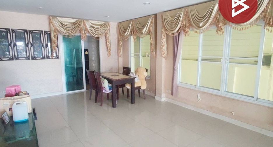 For sale 3 bedrooms townhouse in Krathum Baen, Samut Sakhon