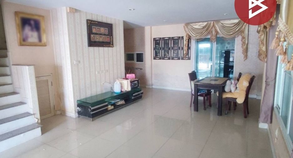 For sale 3 bedrooms townhouse in Krathum Baen, Samut Sakhon