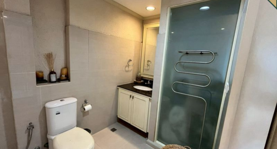 For sale 7 bedrooms condo in Pathum Wan, Bangkok