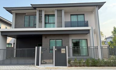 Casa en alquiler de 4 habitaciones en Bang Lamung, Chonburi