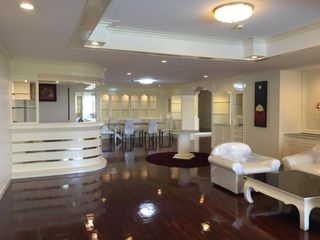 For sale 4 bedrooms condo in Watthana, Bangkok