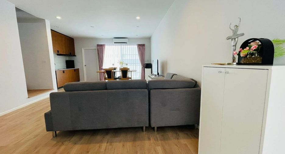 For rent 3 bedrooms townhouse in Mueang Chiang Mai, Chiang Mai