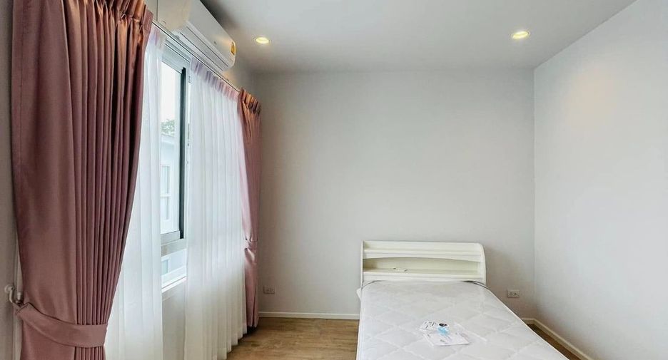 For rent 3 bedrooms townhouse in Mueang Chiang Mai, Chiang Mai