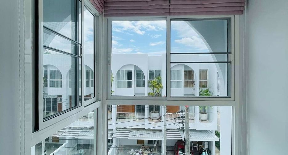 For rent 3 bedrooms townhouse in Mueang Chiang Mai, Chiang Mai
