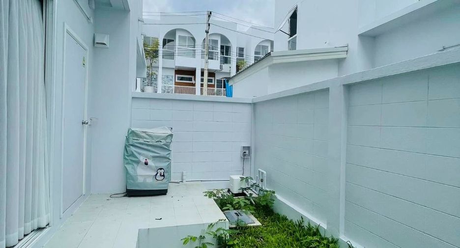 For rent 3 bedrooms townhouse in Mueang Chiang Mai, Chiang Mai