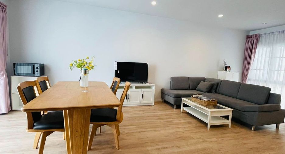 For rent 3 bedrooms townhouse in Mueang Chiang Mai, Chiang Mai