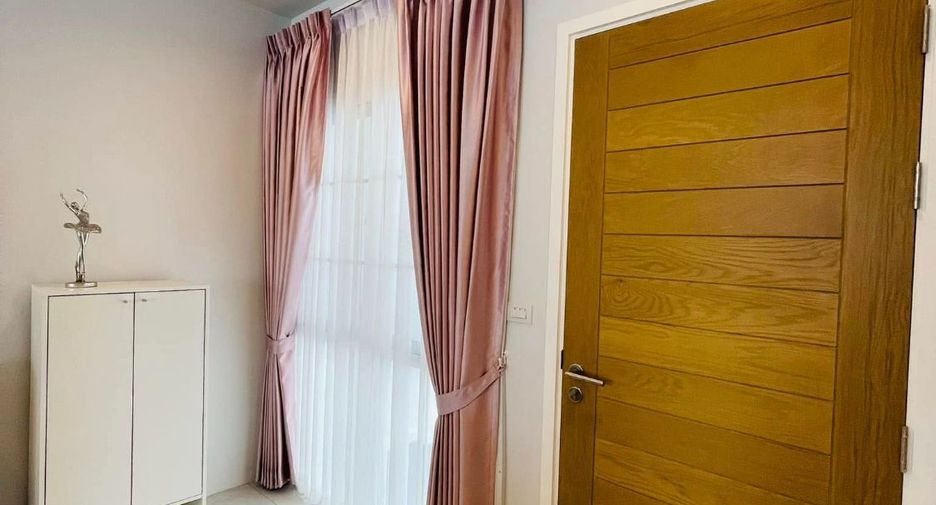 For rent 3 bedrooms townhouse in Mueang Chiang Mai, Chiang Mai