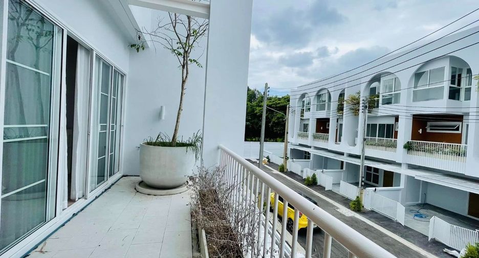 For rent 3 bedrooms townhouse in Mueang Chiang Mai, Chiang Mai