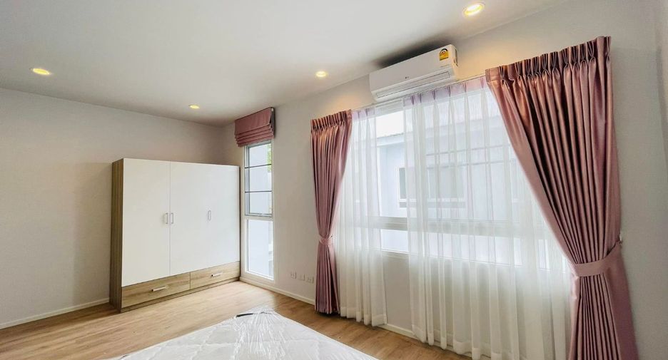For rent 3 bedrooms townhouse in Mueang Chiang Mai, Chiang Mai