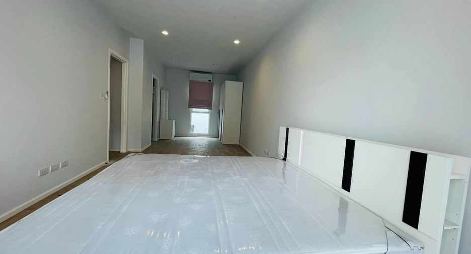 For rent 3 bedrooms townhouse in Mueang Chiang Mai, Chiang Mai