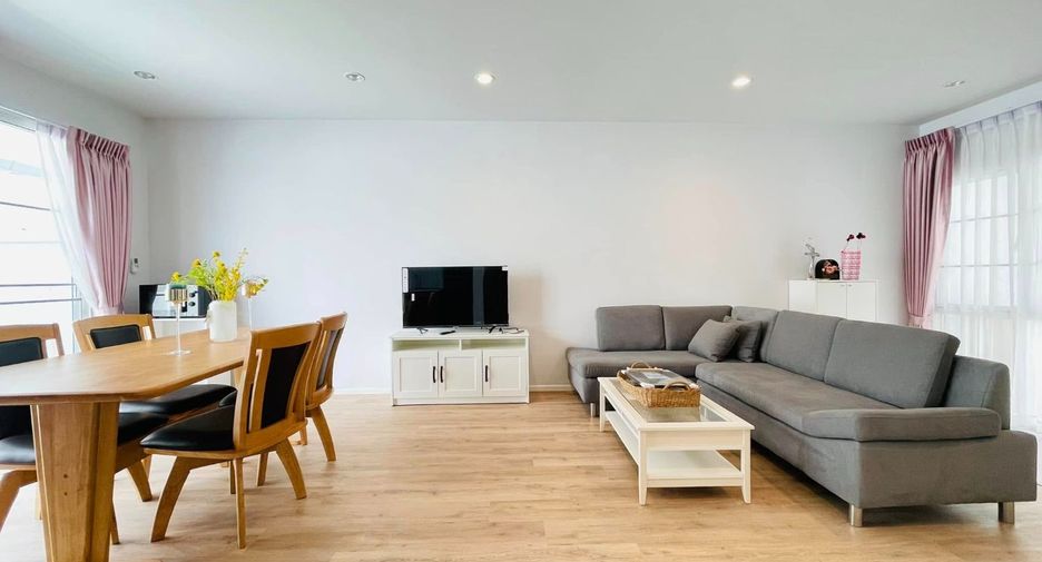 For rent 3 bedrooms townhouse in Mueang Chiang Mai, Chiang Mai