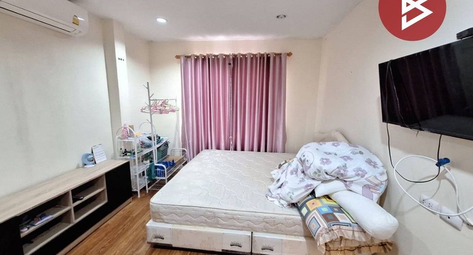 For sale 3 bedrooms house in Khlong Sam Wa, Bangkok