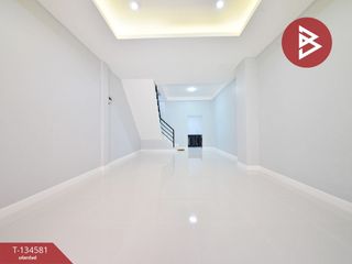 À vendre 2 chambres maison de ville à Mueang Samut Prakan, Samut Prakan