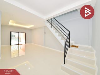 À vendre 2 chambres maison de ville à Mueang Samut Prakan, Samut Prakan