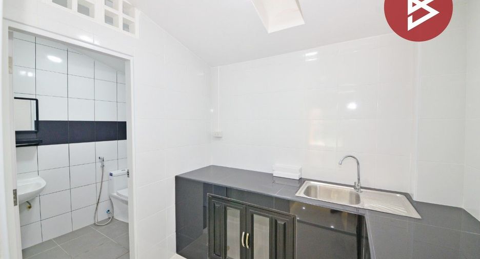 For sale 2 bedrooms townhouse in Mueang Samut Prakan, Samut Prakan
