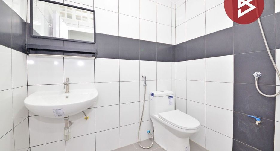 For sale 2 bedrooms townhouse in Mueang Samut Prakan, Samut Prakan