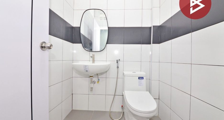 For sale 2 bedrooms townhouse in Mueang Samut Prakan, Samut Prakan