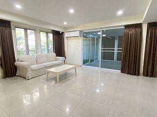 Casa en alquiler de 3 habitaciones en Watthana, Bangkok