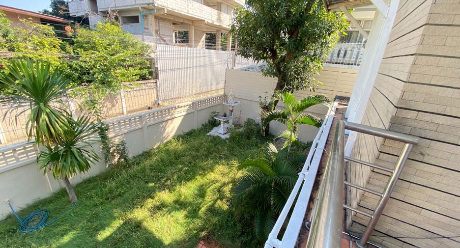For rent 3 bedrooms house in Watthana, Bangkok
