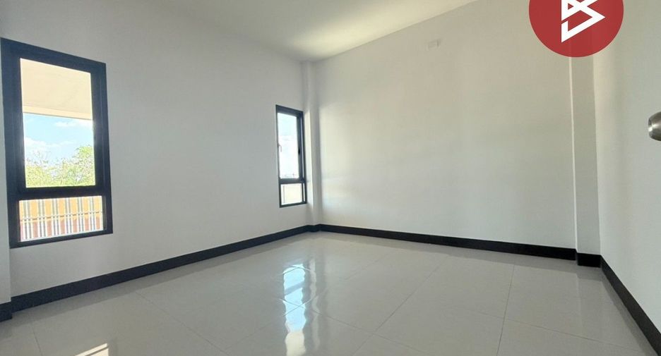 For sale 3 bedrooms house in Mueang Nakhon Ratchasima, Nakhon Ratchasima