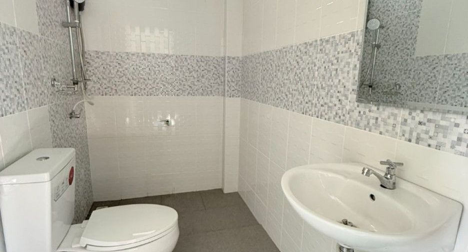 For sale 3 bedrooms house in Mueang Nakhon Ratchasima, Nakhon Ratchasima