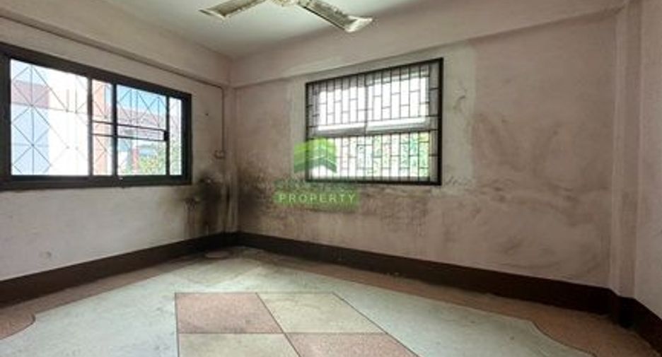 For sale 8 bedrooms retail Space in Bang Khae, Bangkok