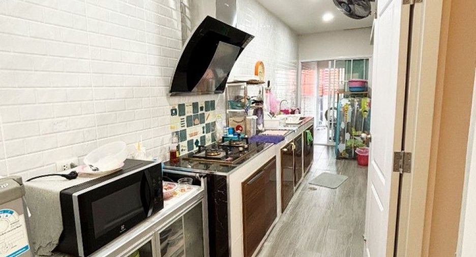 À vendre 4 chambres maison à Bang Khae, Bangkok