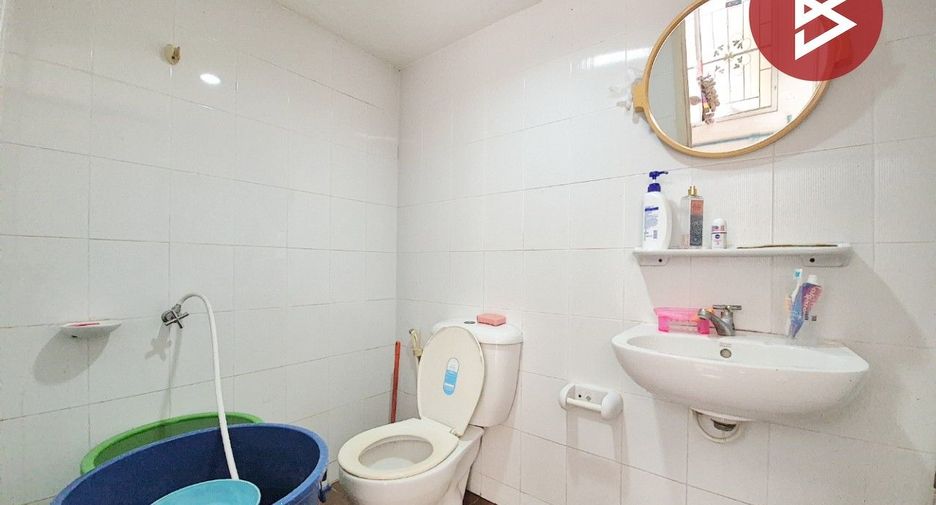 For sale 3 bedrooms townhouse in Mueang Pathum Thani, Pathum Thani